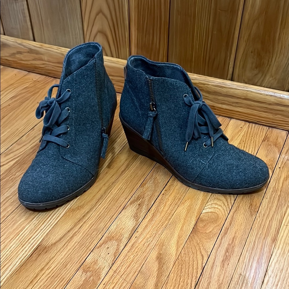 Stylish Women's Ankle Boots in Gray Felt